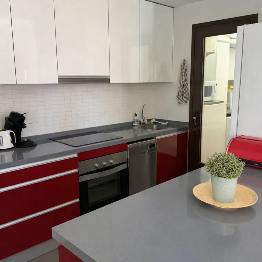 Fully equiped kitchen with products and linnen