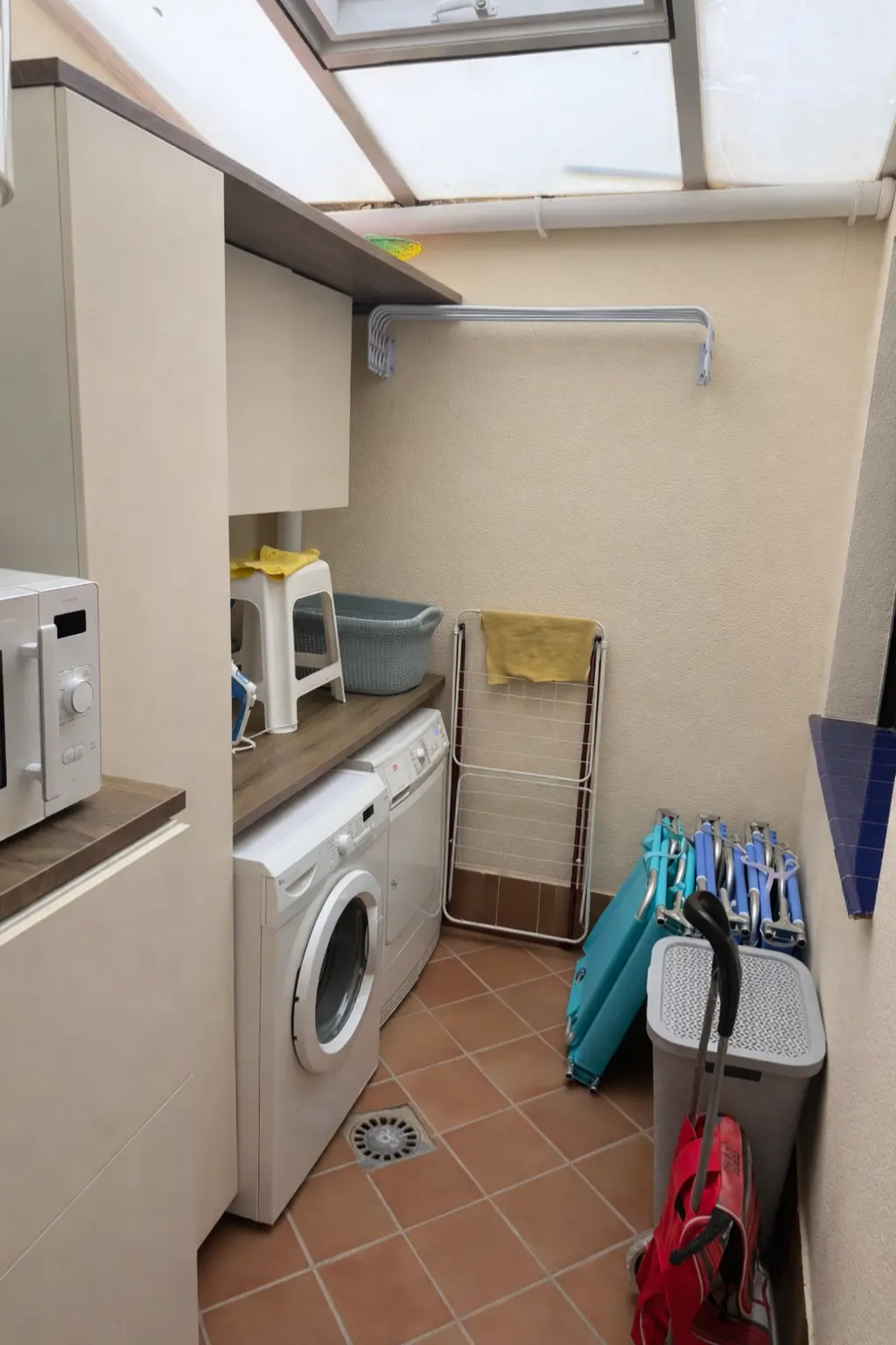 Wash and storage room